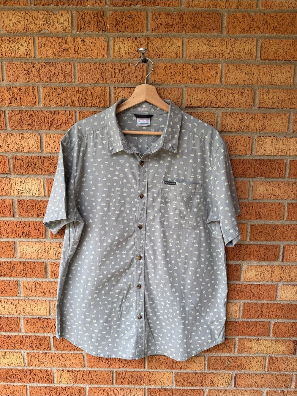 Columbia Men’s Camping Print Short Sleeve Shirt Button Up Outdoors